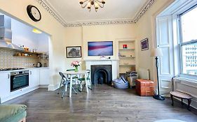 Open Plan 2 Bed Apt, Near Edinburgh Castle